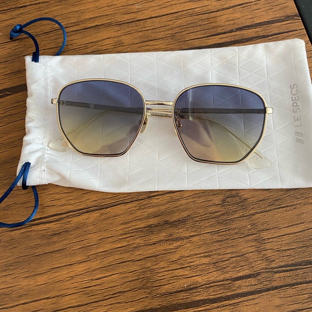NWOT Le Specs Luxe Ottoman Sunglasses